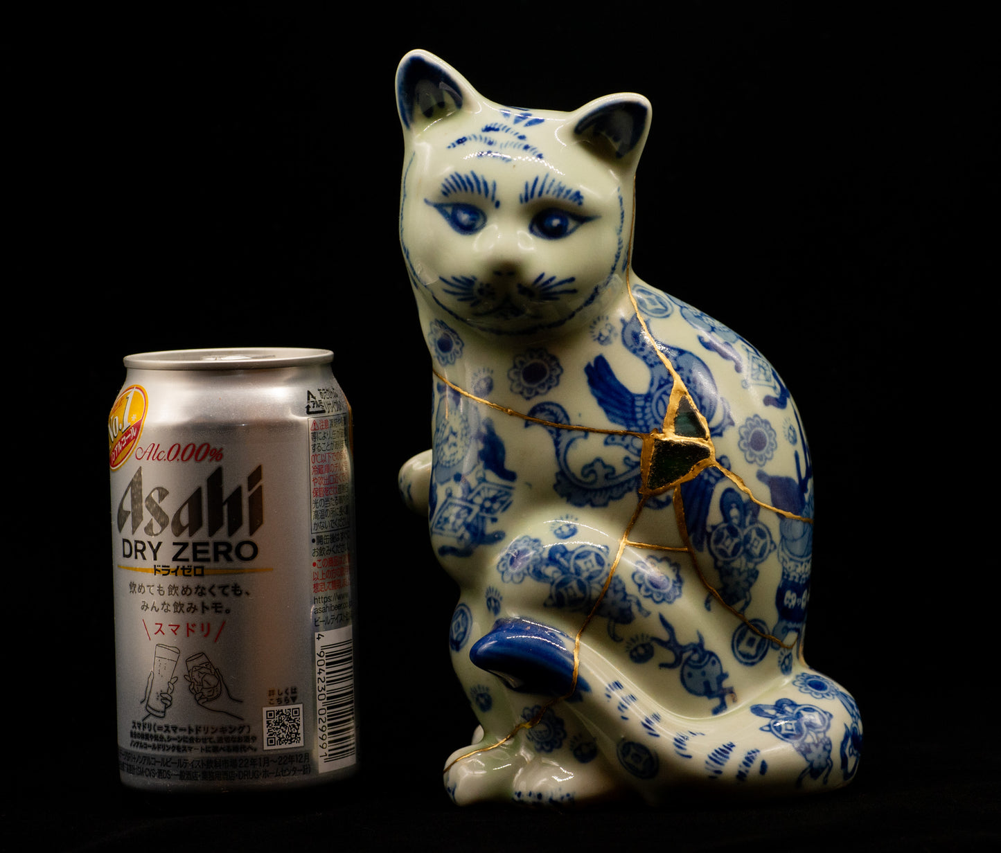 Genuine KINTSUGI Imari Neko (Imari Ware Cat) Manekineko, Yobitsugi Repair with Glass Shards