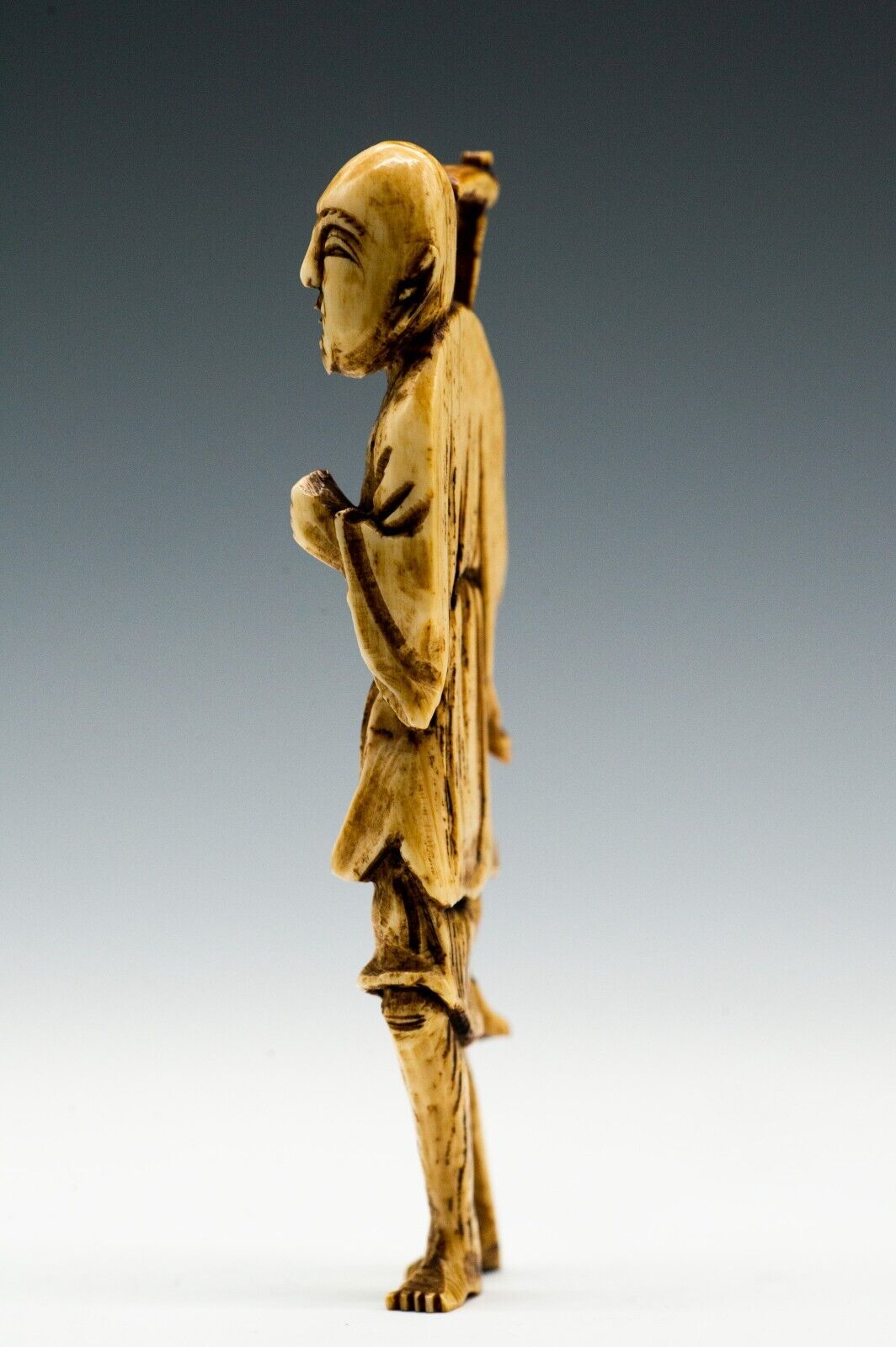 Stag Antler Thin NETSUKE A farmer Japanese Antique Edo - Meiji Period