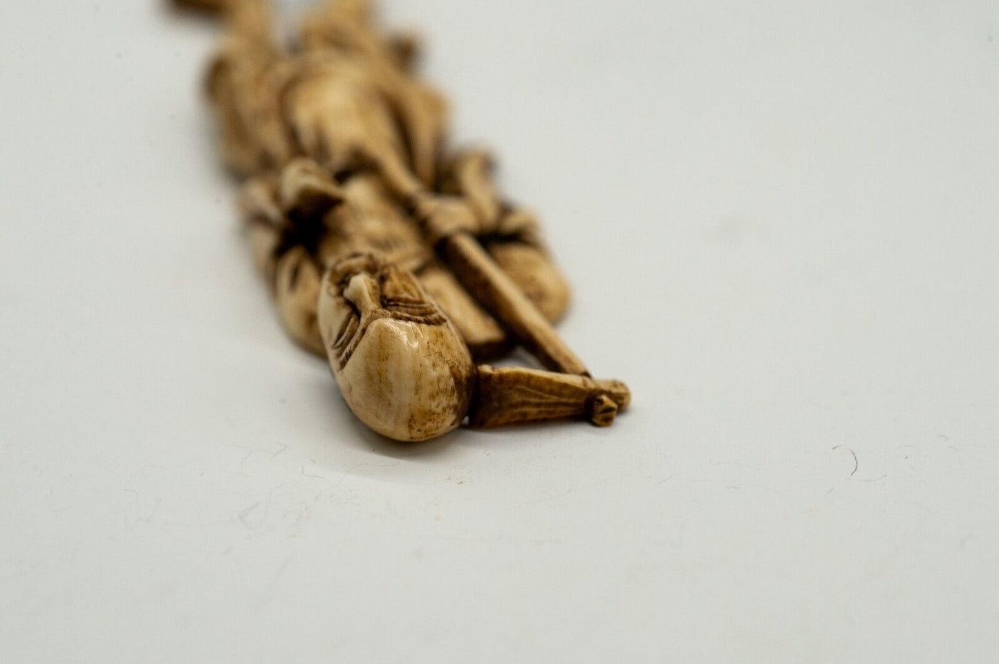 Stag Antler Thin NETSUKE A farmer Japanese Antique Edo - Meiji Period