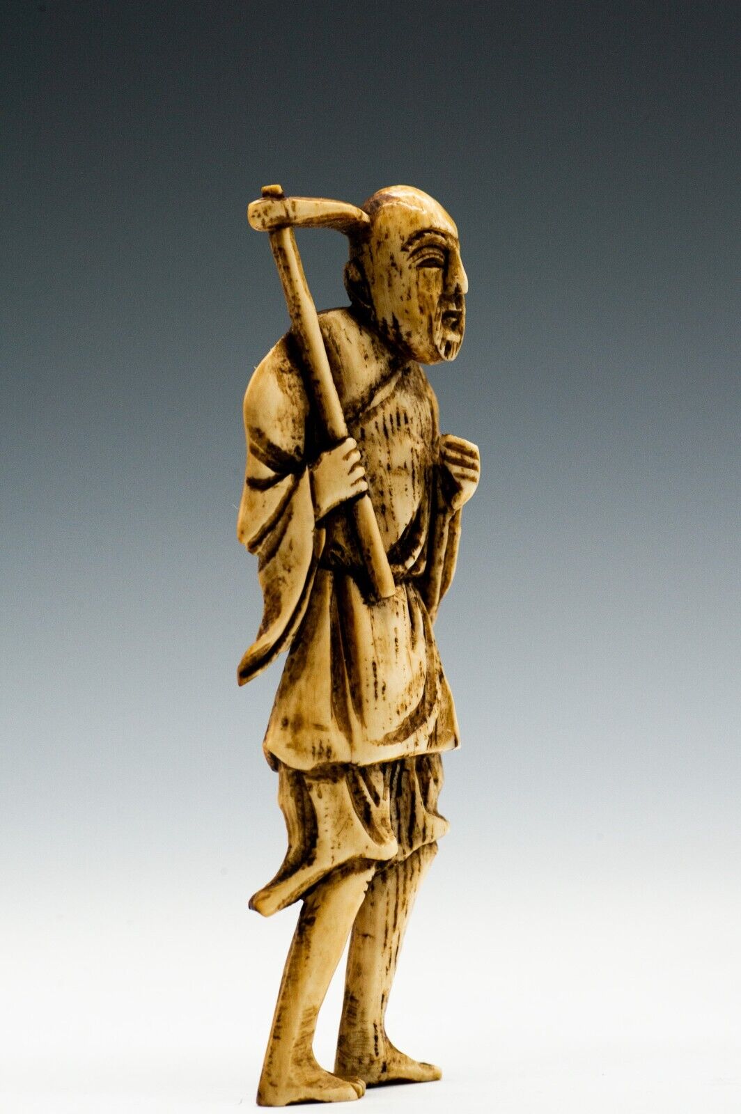 Stag Antler Thin NETSUKE A farmer Japanese Antique Edo - Meiji Period