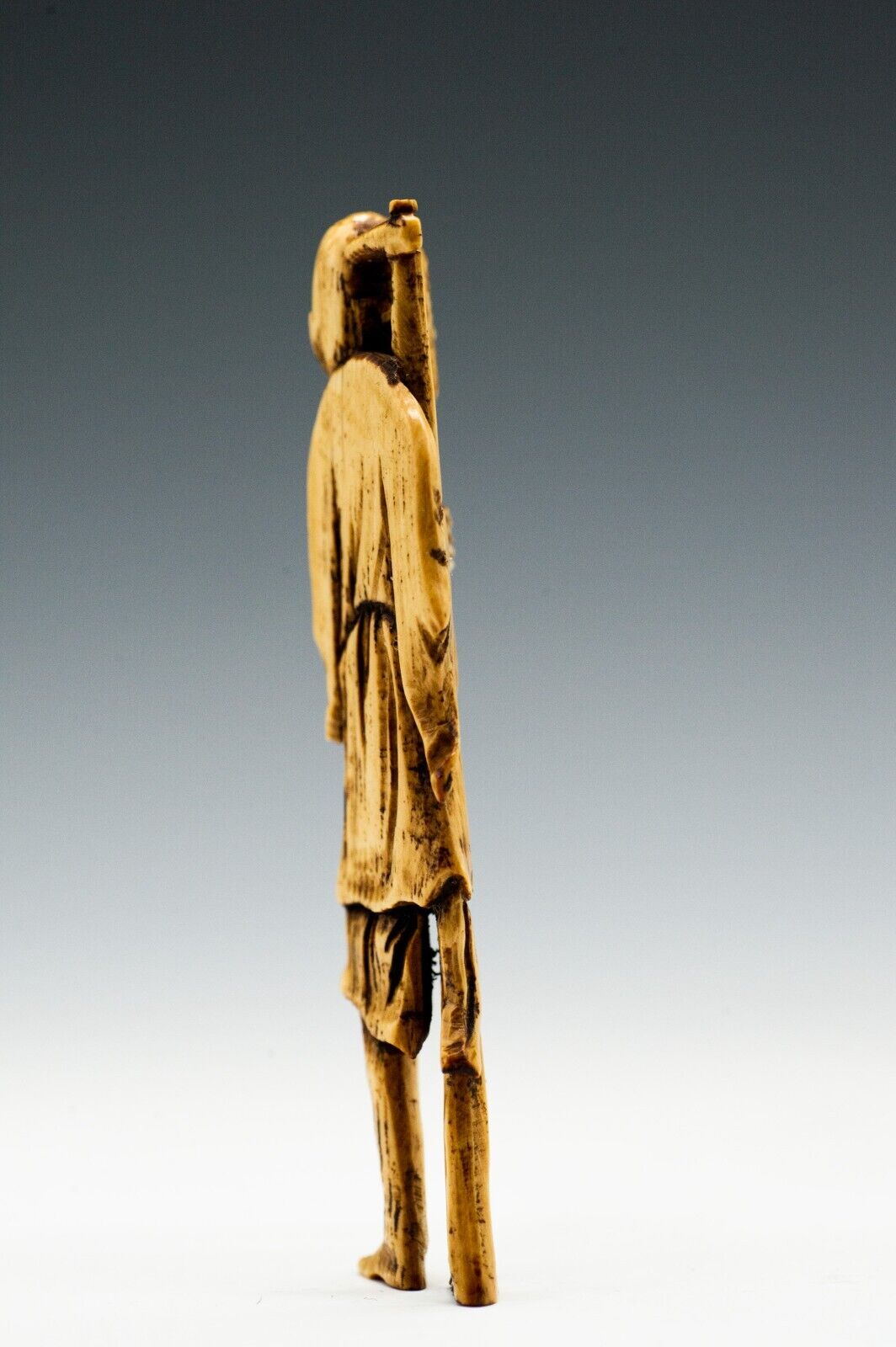 Stag Antler Thin NETSUKE A farmer Japanese Antique Edo - Meiji Period