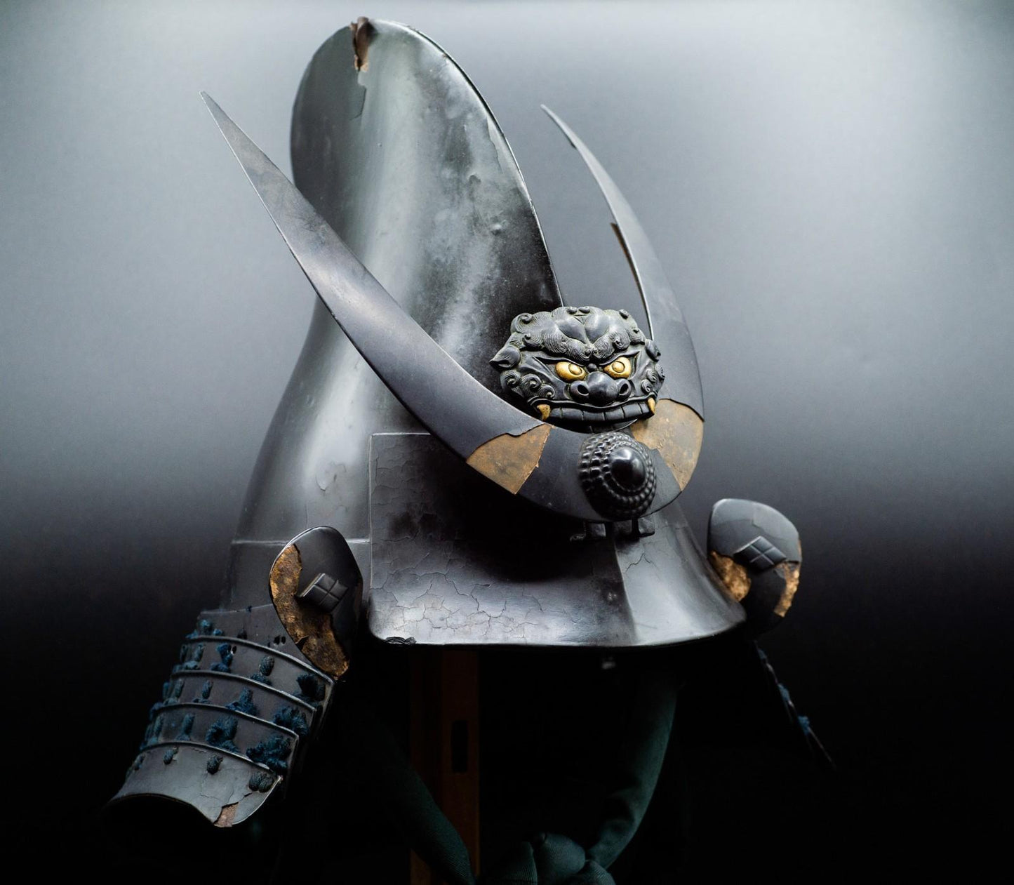 Super Rare Genuine Antique Samurai Helmet with SWORD WOUND KABUTO Edo Period F/S