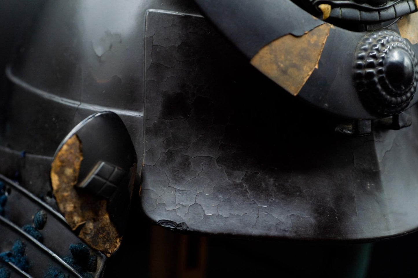 Super Rare Genuine Antique Samurai Helmet with SWORD WOUND KABUTO Edo Period F/S