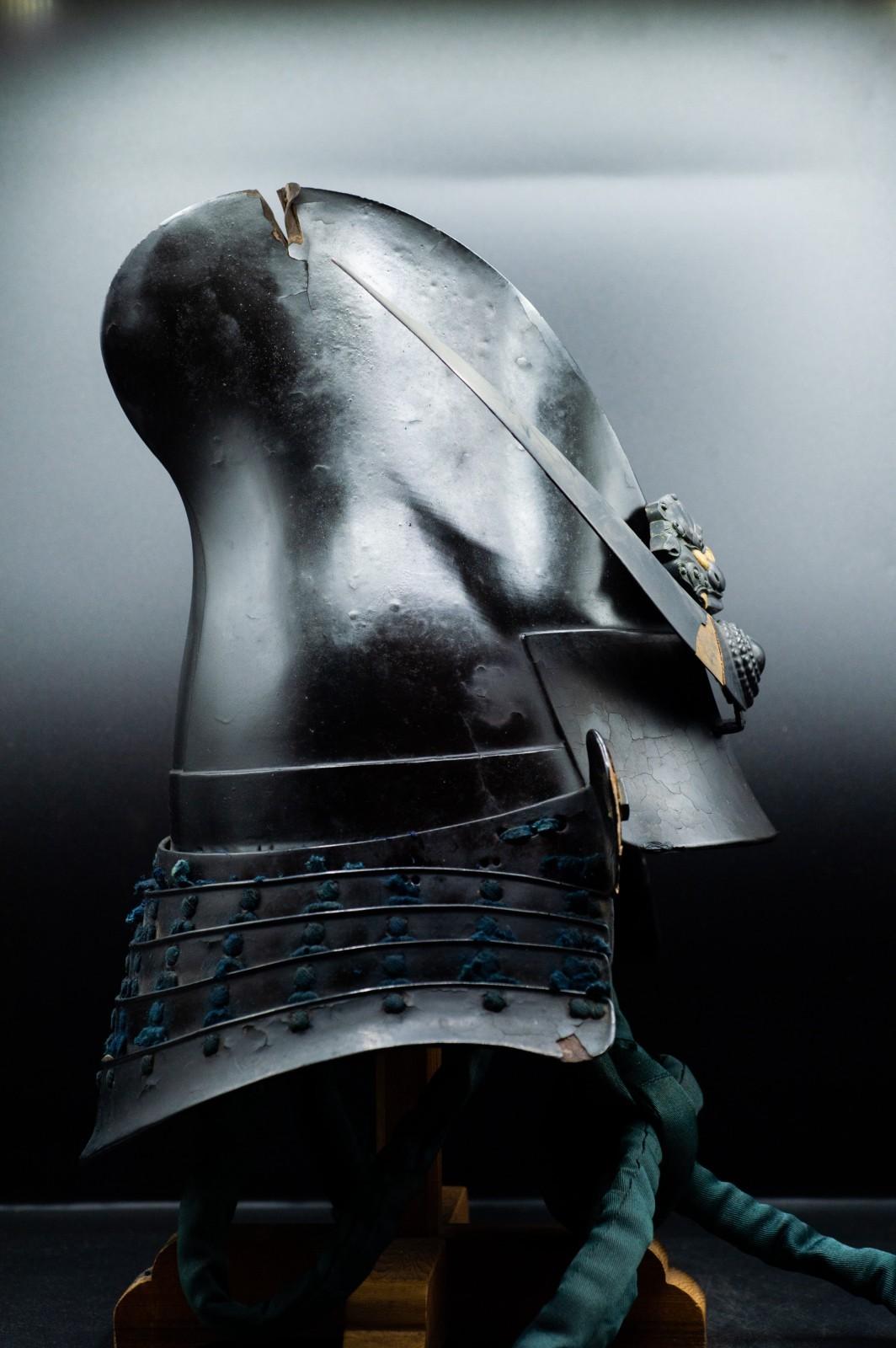 Super Rare Genuine Antique Samurai Helmet with SWORD WOUND KABUTO Edo Period F/S