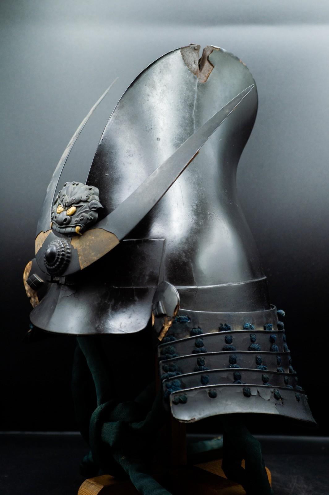 Super Rare Genuine Antique Samurai Helmet with SWORD WOUND KABUTO Edo Period F/S