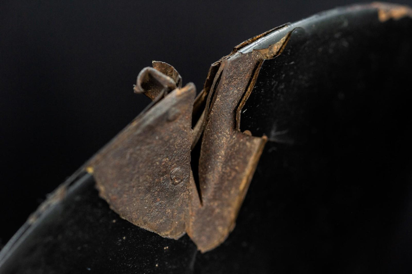 Super Rare Genuine Antique Samurai Helmet with SWORD WOUND KABUTO Edo Period F/S