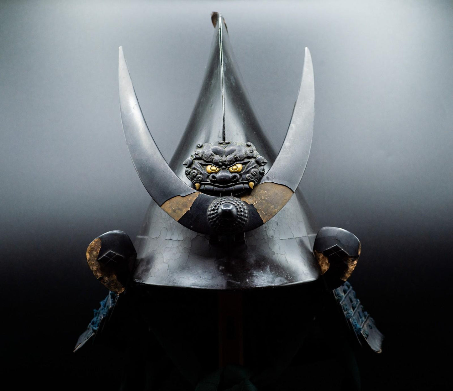 Super Rare Genuine Antique Samurai Helmet with SWORD WOUND KABUTO Edo Period F/S