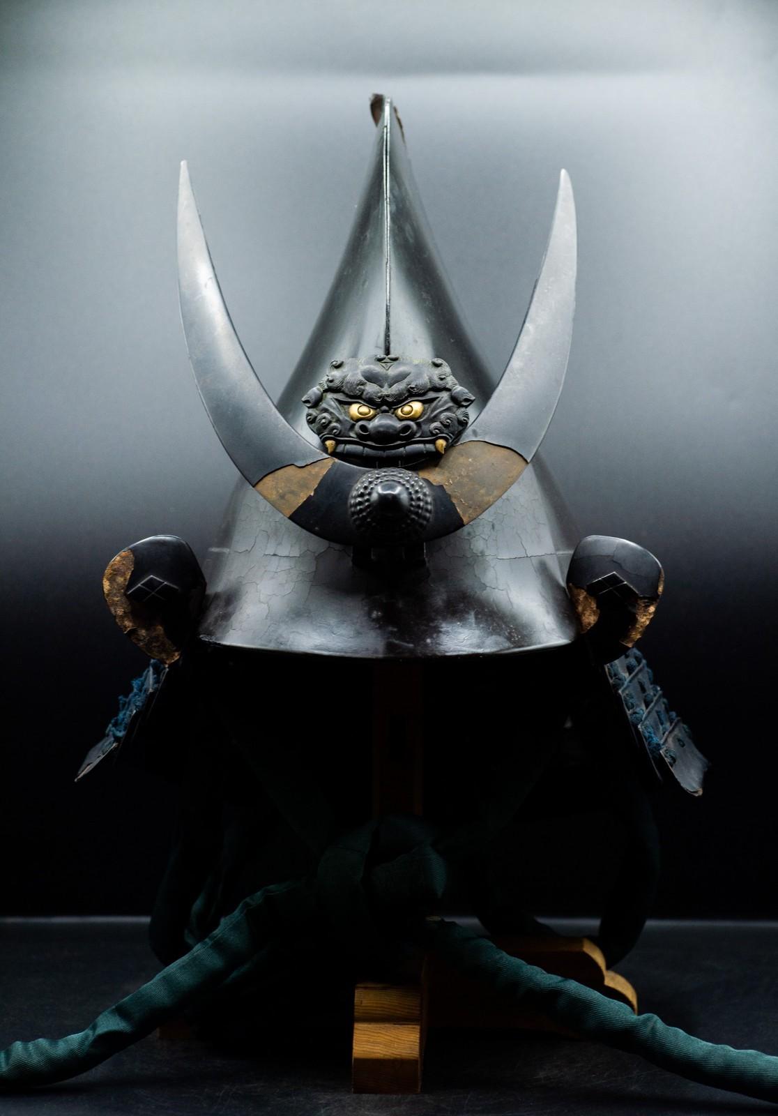 Super Rare Genuine Antique Samurai Helmet with SWORD WOUND KABUTO Edo Period F/S