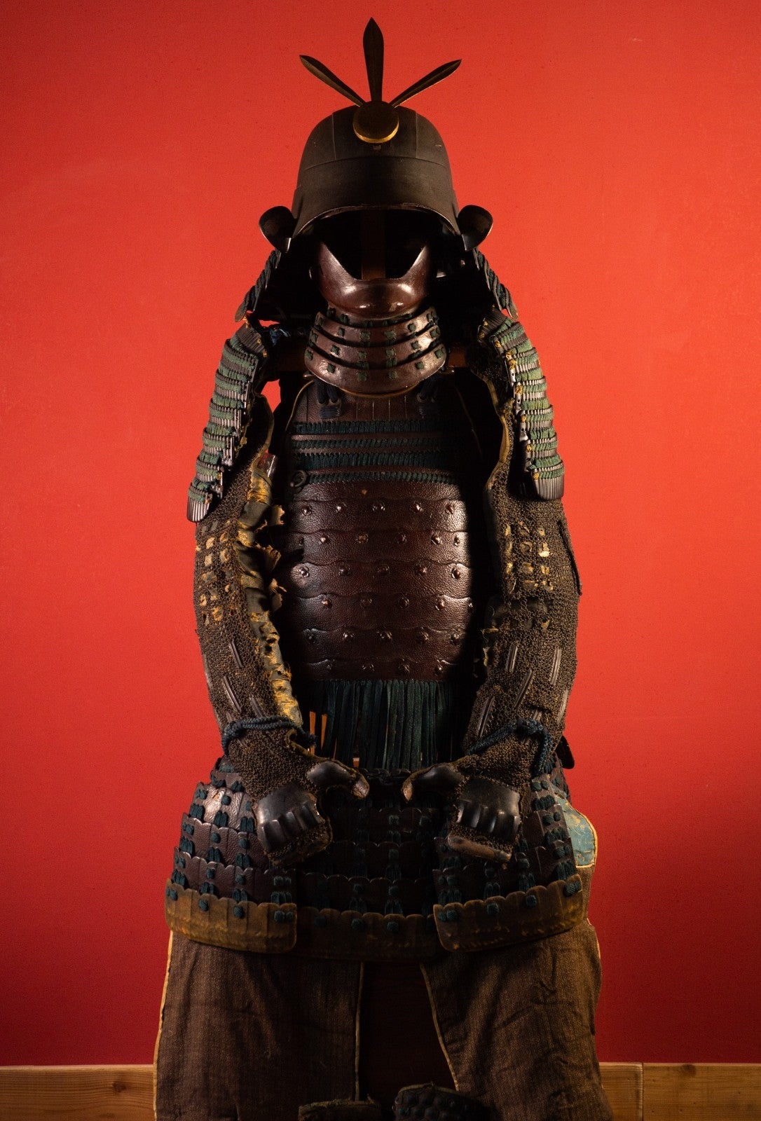 Genuine Samurai Armor Life Size Yoroi w/chest Edo Period Japanese Antique Kabuto