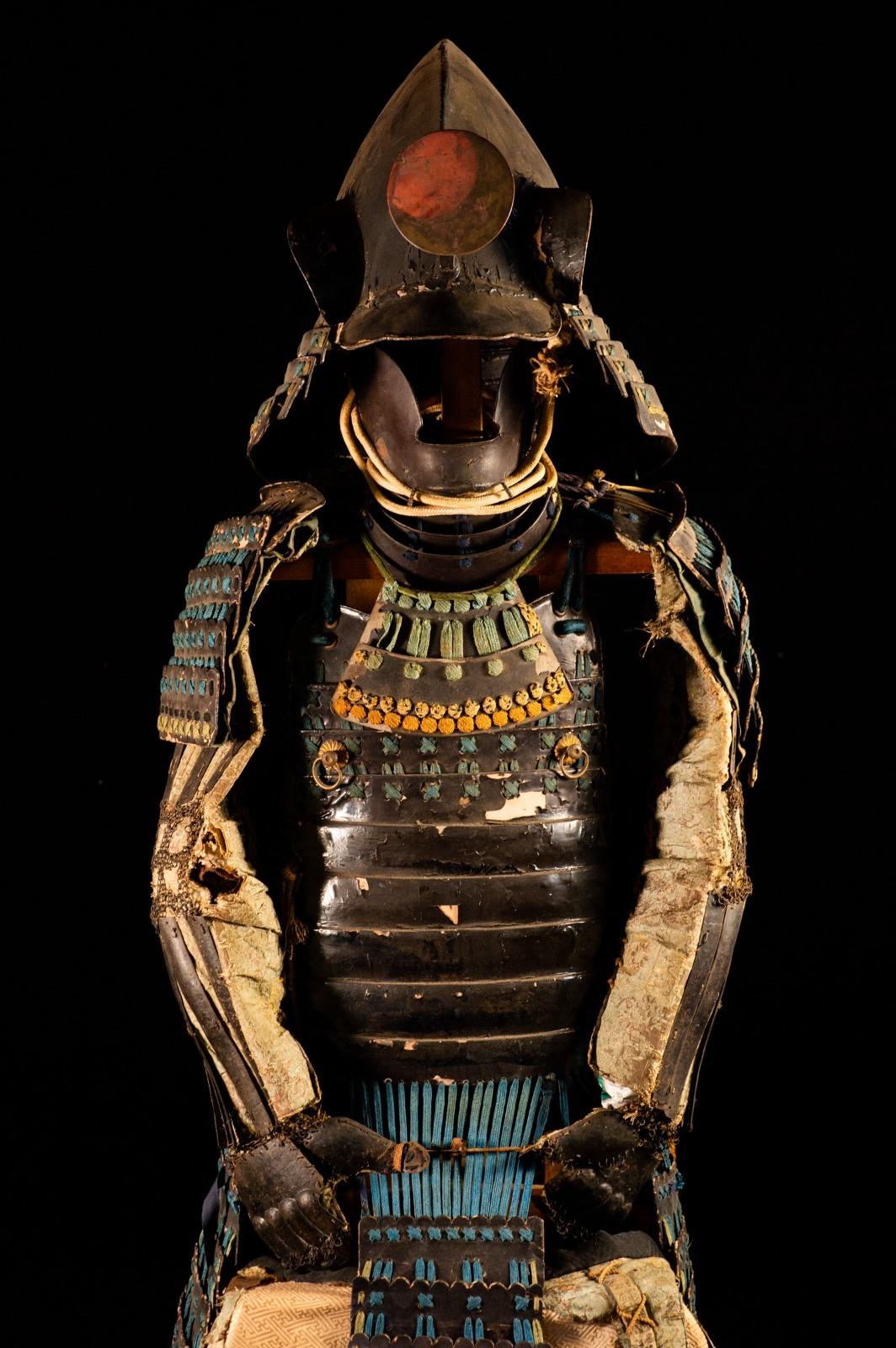 Genuine Samurai Armor Life Size Yoroi w/chest Edo Period Japanese Antique 32