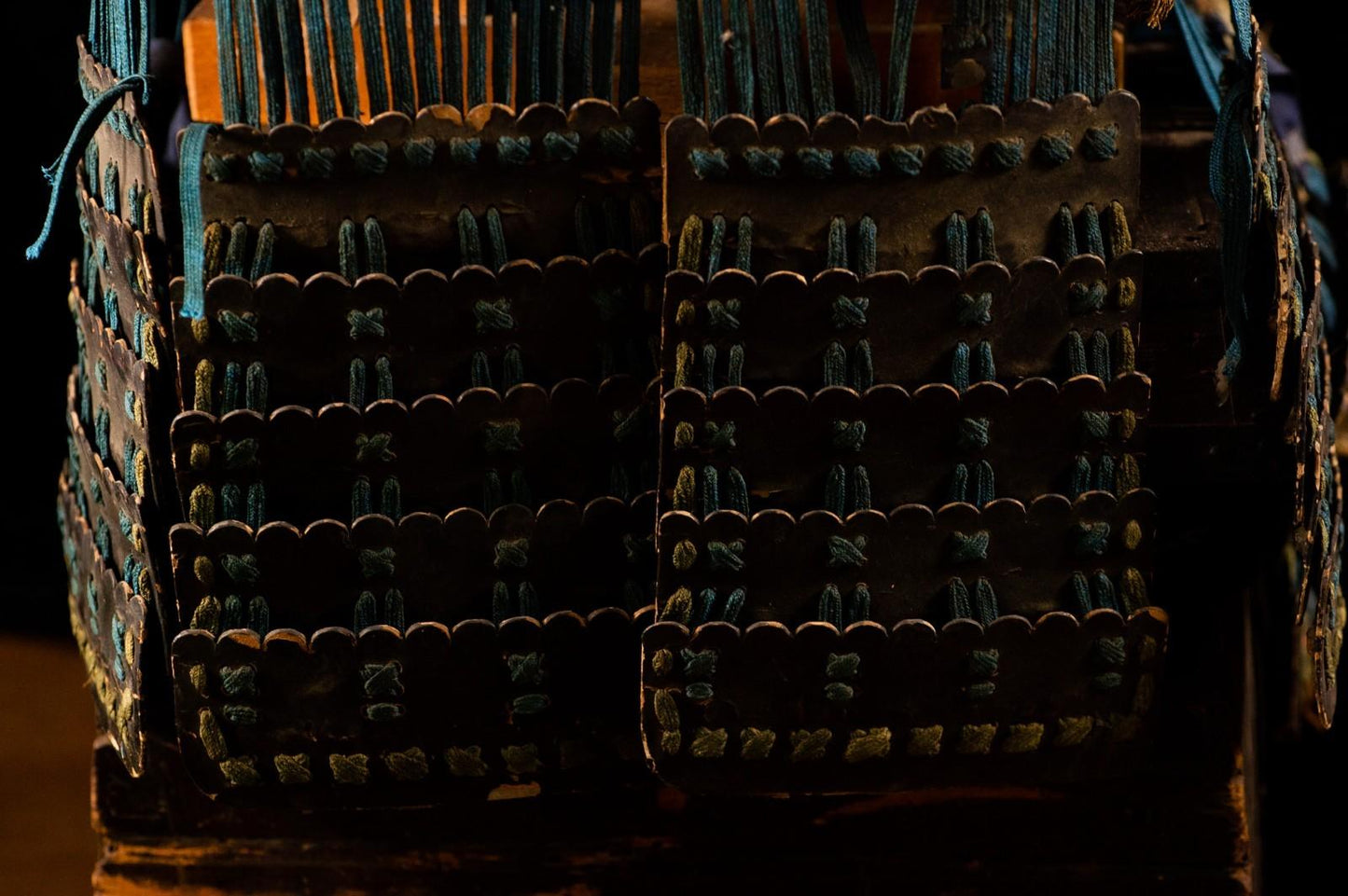 Genuine Samurai Armor Life Size Yoroi w/chest Edo Period Japanese Antique 32