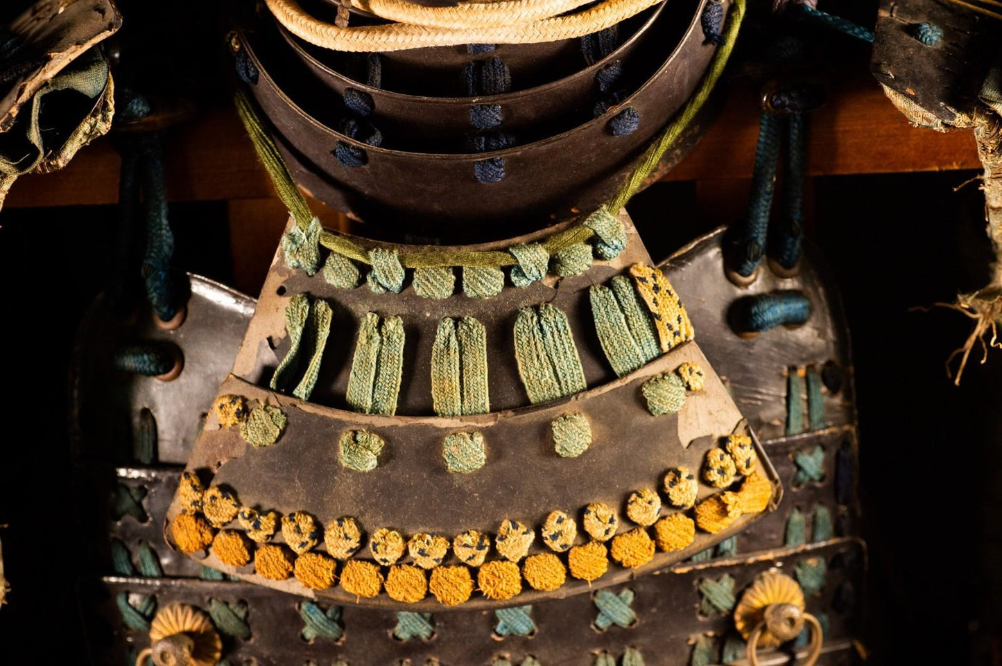 Genuine Samurai Armor Life Size Yoroi w/chest Edo Period Japanese Antique 32