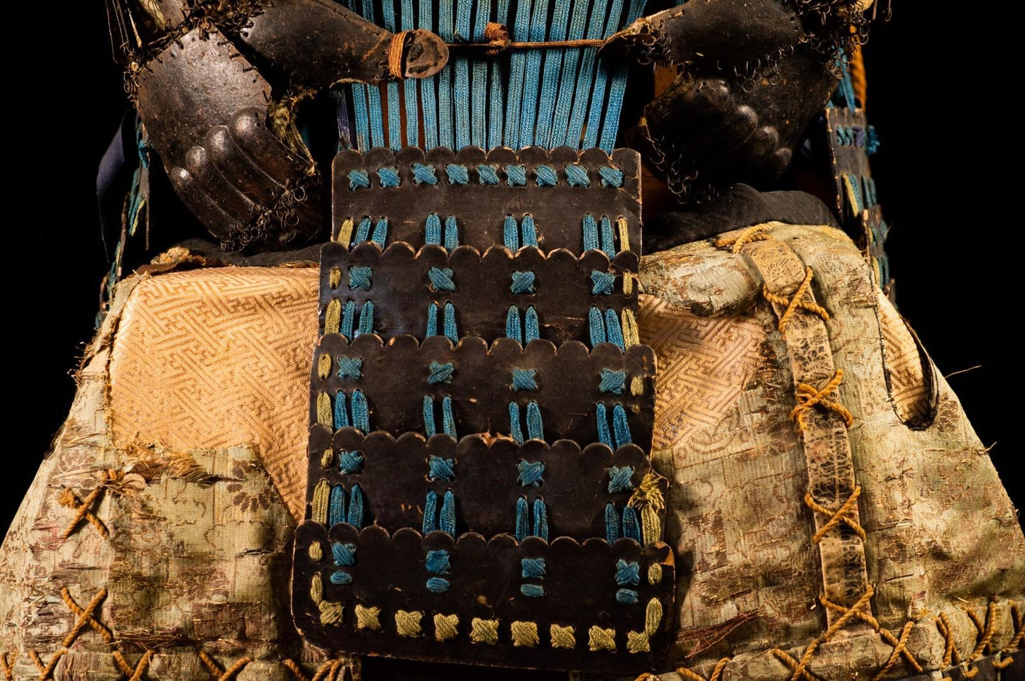 Genuine Samurai Armor Life Size Yoroi w/chest Edo Period Japanese Antique 32