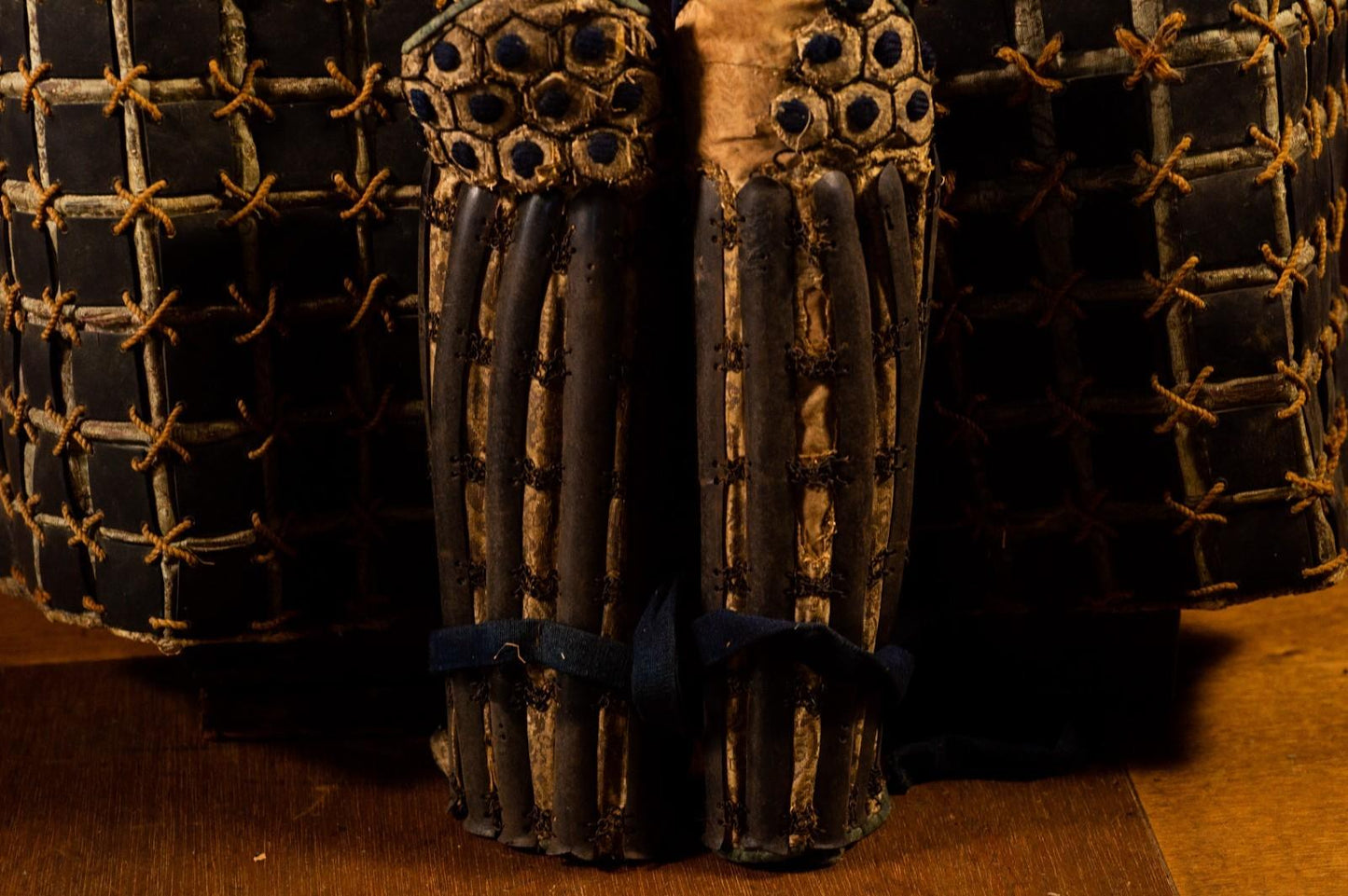 Genuine Samurai Armor Life Size Yoroi w/chest Edo Period Japanese Antique 32