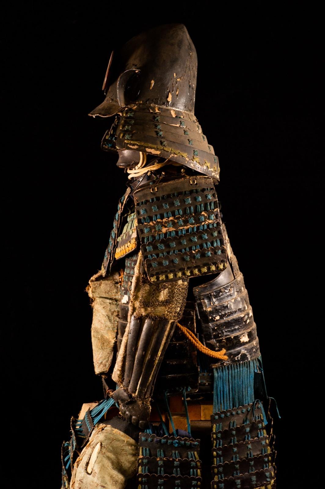 Genuine Samurai Armor Life Size Yoroi w/chest Edo Period Japanese Antique 32