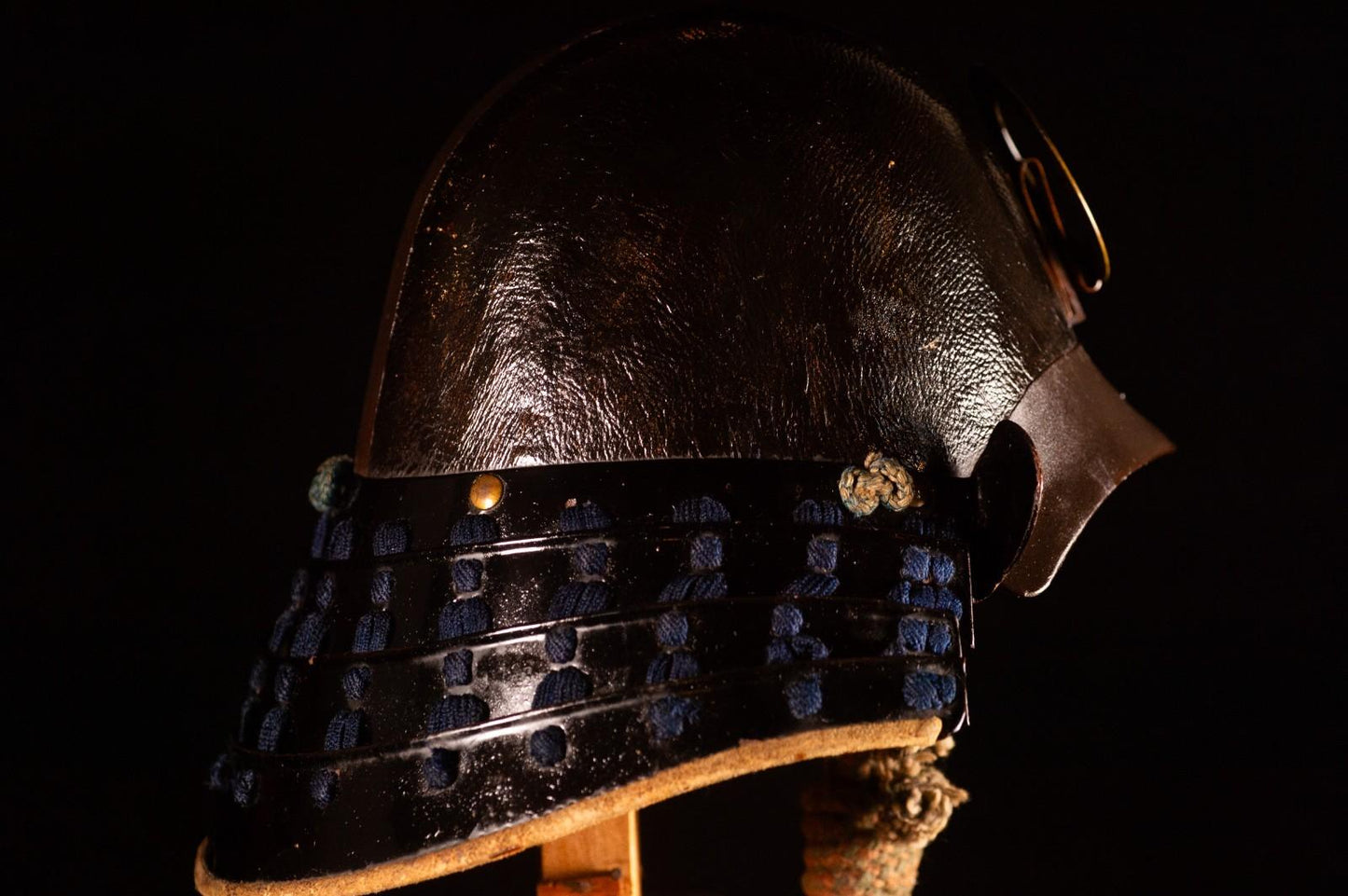 Genuine Antique Samurai leather-covered Helmet KABUTO Edo Period Iron F/S 66
