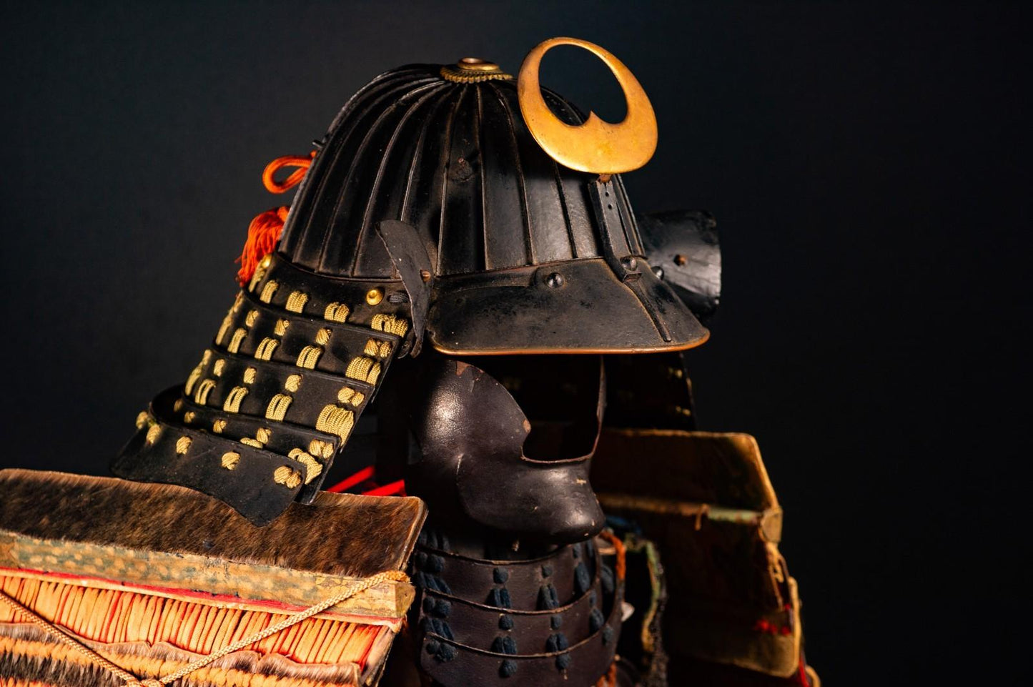 Samurai Armor Life Size Yoroi w/chest Edo Period Japanese Antique 55