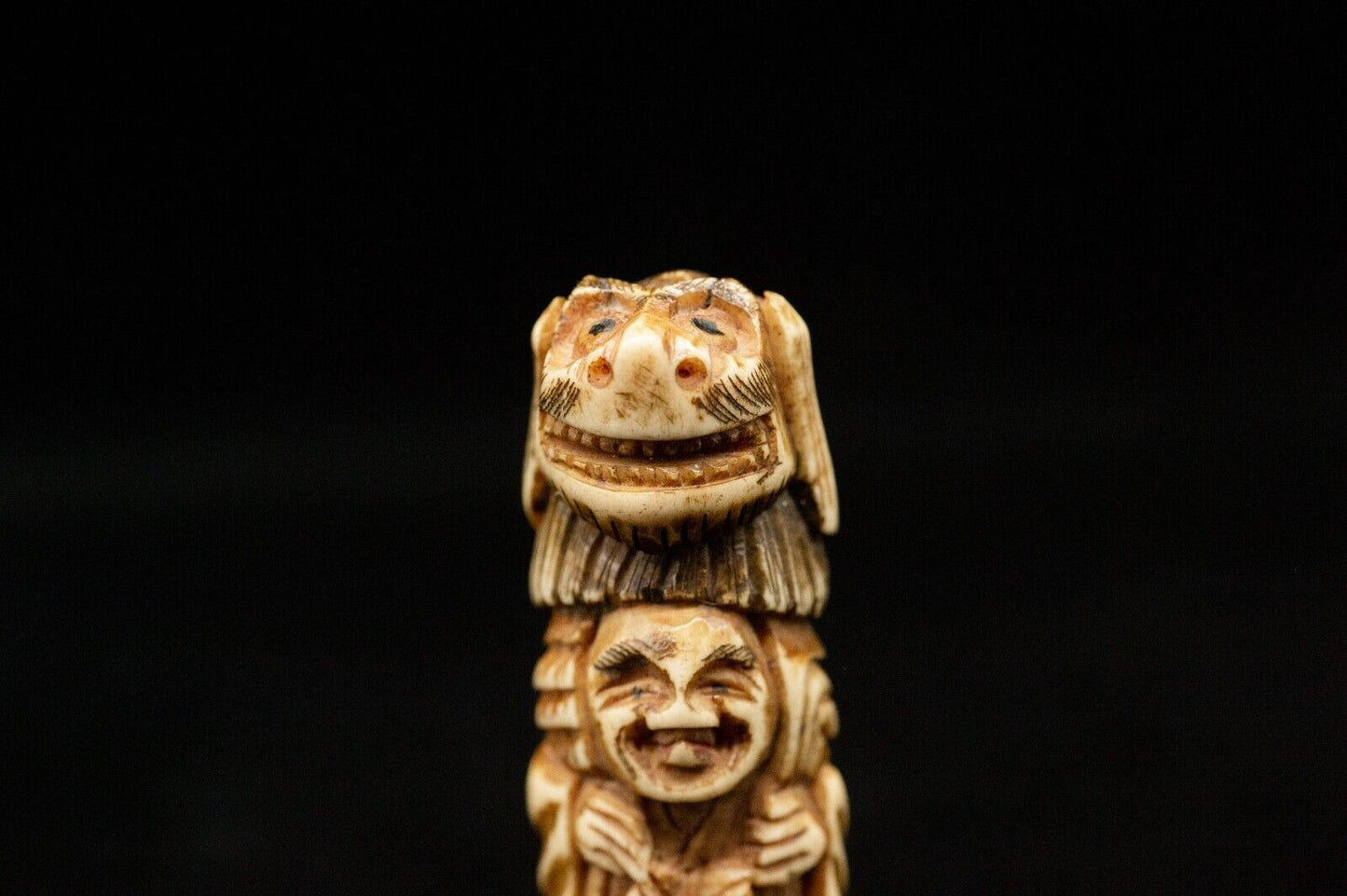 Stag Antler NETSUKE a Man carrying Shihi Japanese Edo - Meiji Antique Vintage