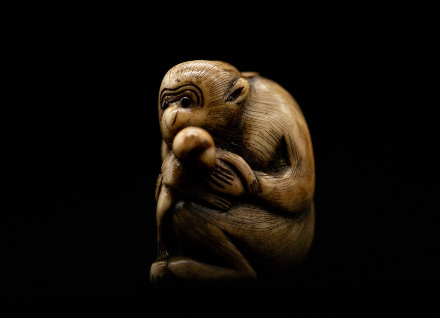 Stag Antler NETSUKE Monkey has baby Japanese Edo - Meiji Antique Vintage