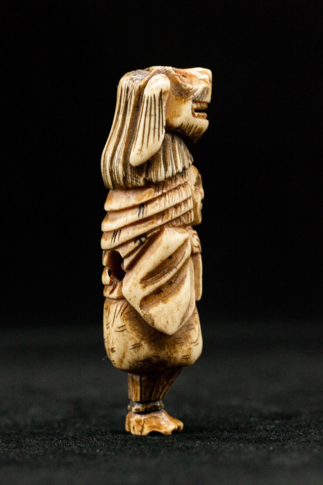 Stag Antler NETSUKE a Man carrying Shihi Japanese Edo - Meiji Antique Vintage