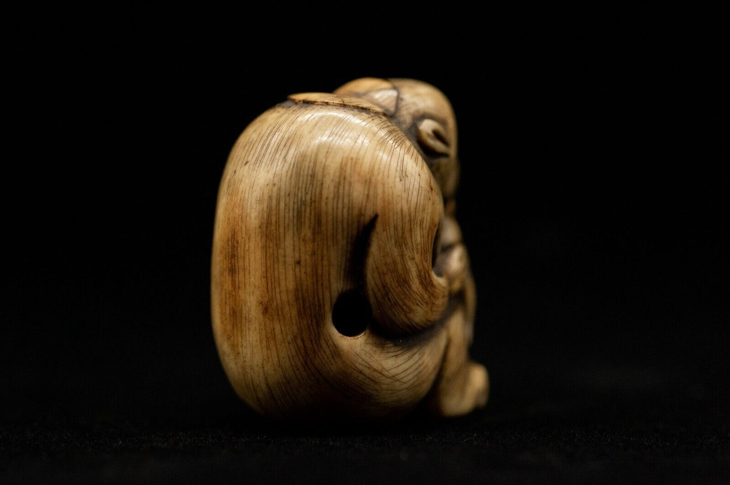 Stag Antler NETSUKE Monkey has baby Japanese Edo - Meiji Antique Vintage