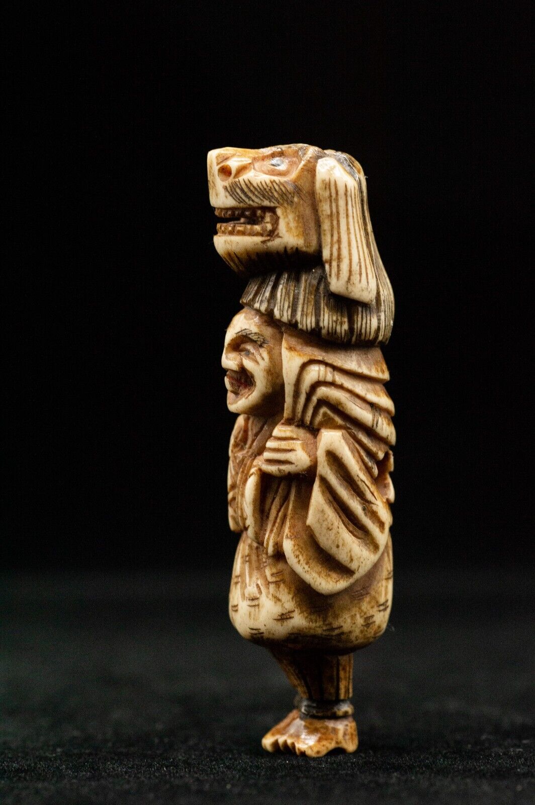 Stag Antler NETSUKE a Man carrying Shihi Japanese Edo - Meiji Antique Vintage