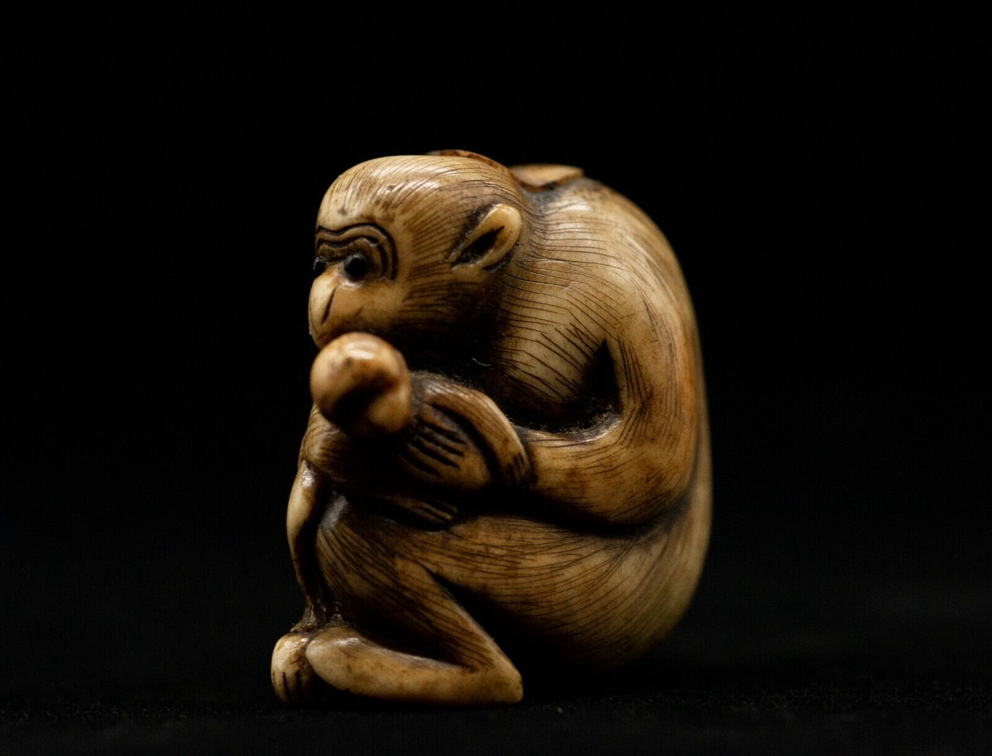 Stag Antler NETSUKE Monkey has baby Japanese Edo - Meiji Antique Vintage