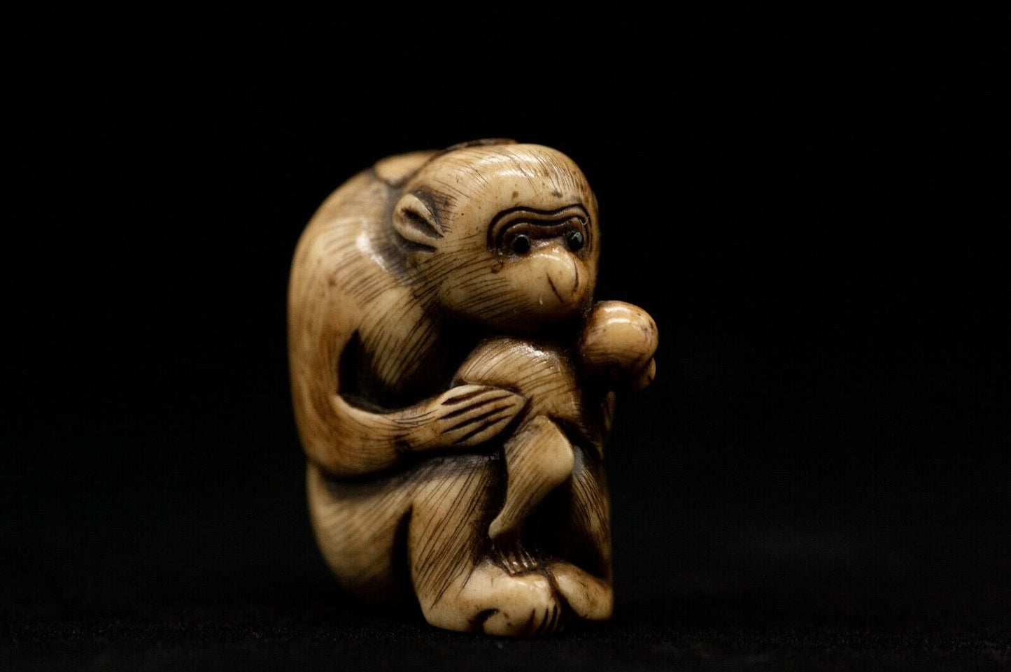 Stag Antler NETSUKE Monkey has baby Japanese Edo - Meiji Antique Vintage