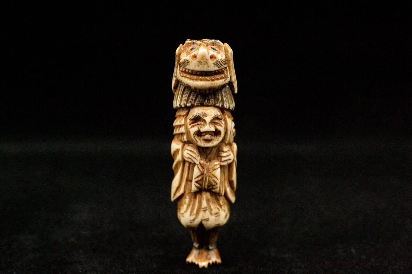 Stag Antler NETSUKE a Man carrying Shihi Japanese Edo - Meiji Antique Vintage