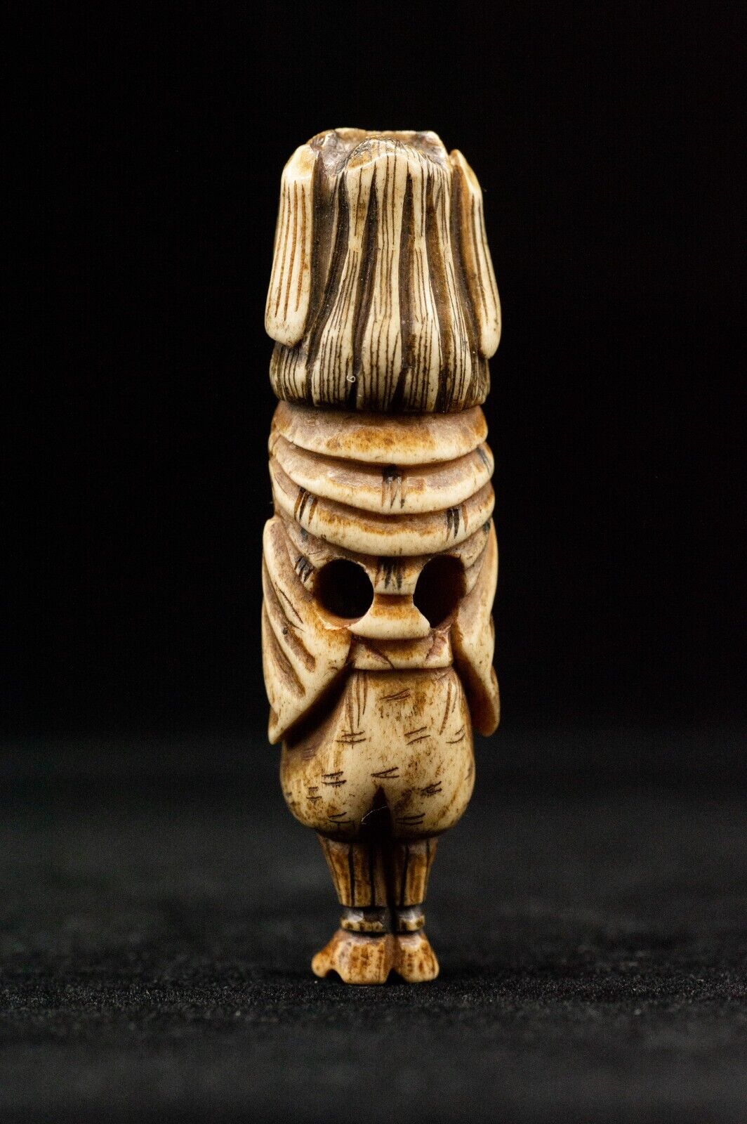 Stag Antler NETSUKE a Man carrying Shihi Japanese Edo - Meiji Antique Vintage