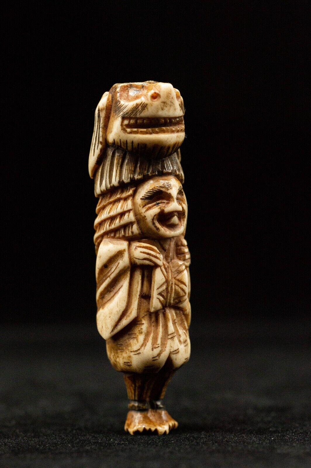 Stag Antler NETSUKE a Man carrying Shihi Japanese Edo - Meiji Antique Vintage