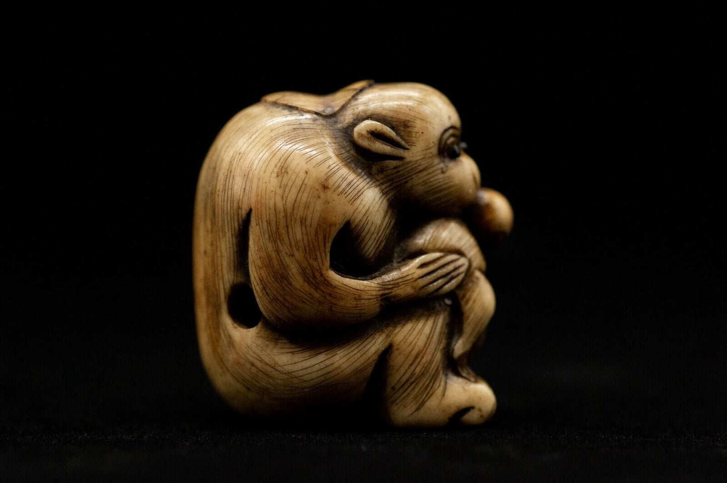 Stag Antler NETSUKE Monkey has baby Japanese Edo - Meiji Antique Vintage