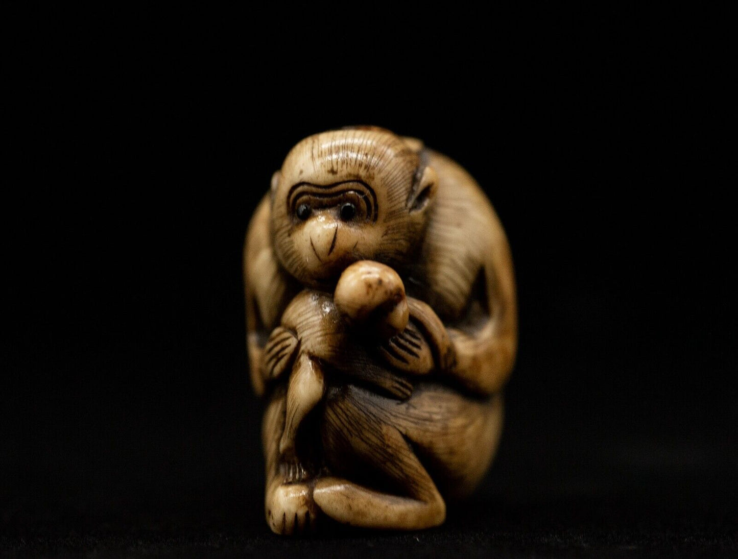 Stag Antler NETSUKE Monkey has baby Japanese Edo - Meiji Antique Vintage