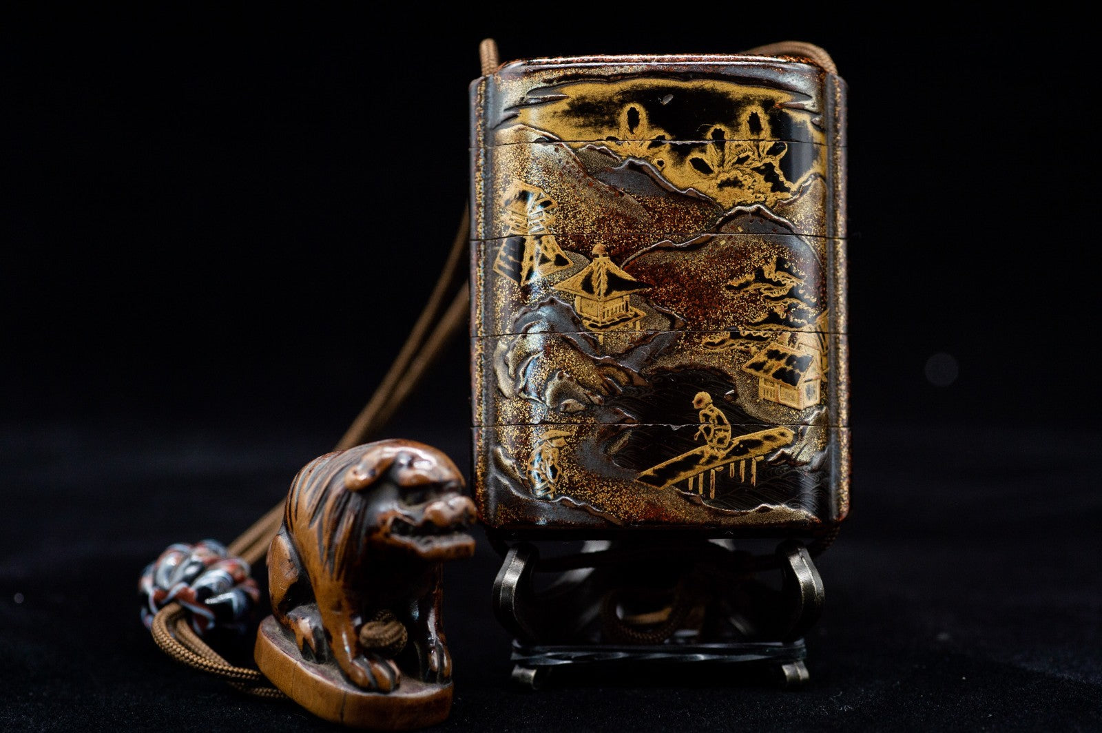 Antique Makie Inro with Shishi Netsuke Edo Period Samurai Japanese Ant ...