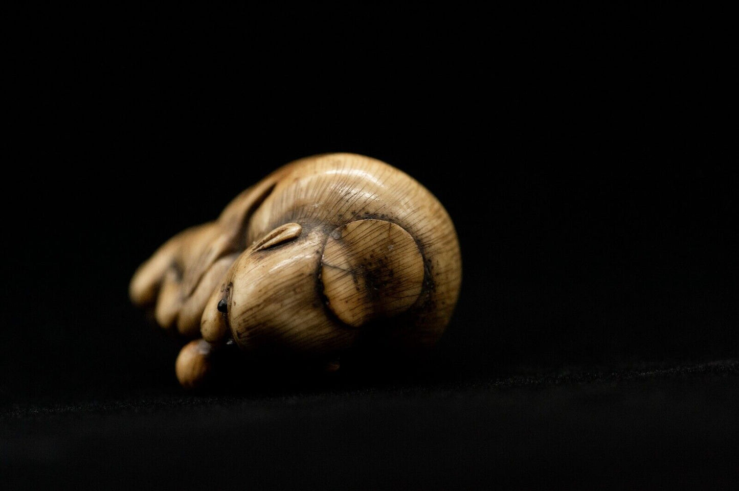 Stag Antler NETSUKE Monkey has baby Japanese Edo - Meiji Antique Vintage