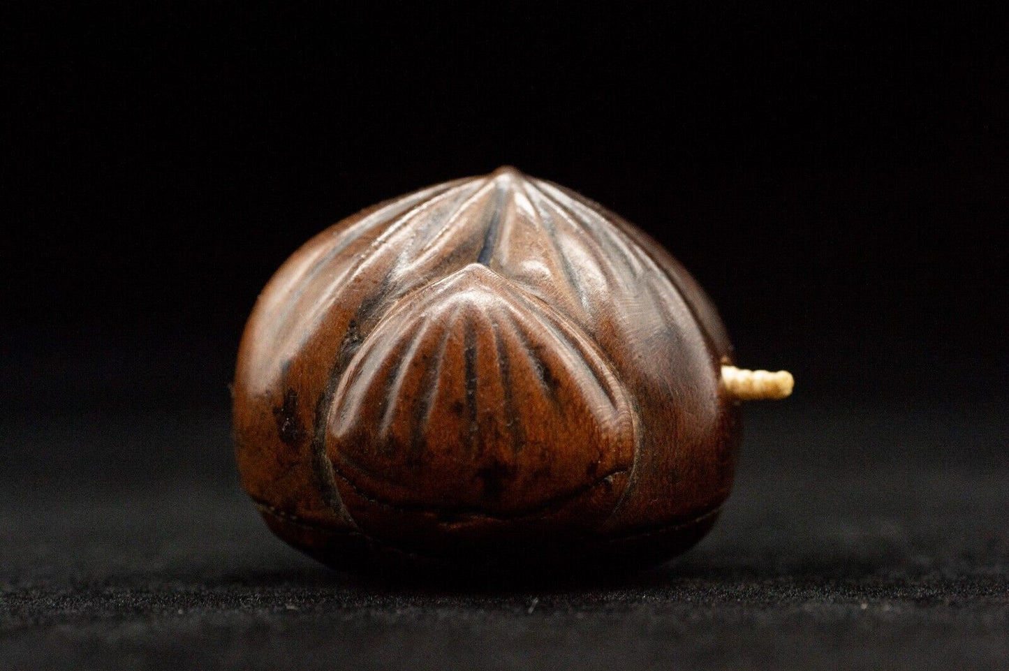 Signed Wooden Edo Period NETSUKE Minko Made, Worm‐eaten Chestnut 1740-1816