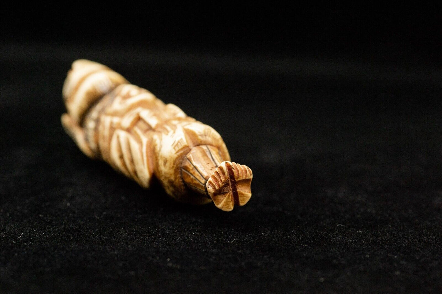 Stag Antler NETSUKE a Man carrying Shihi Japanese Edo - Meiji Antique Vintage