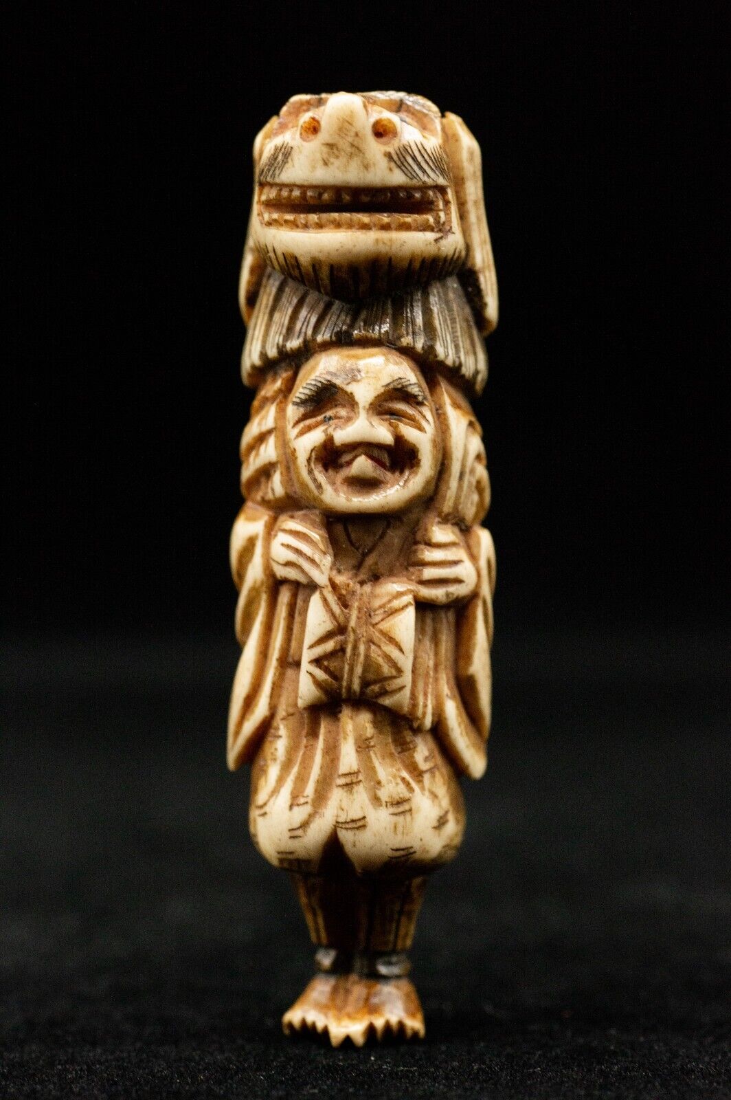 Stag Antler NETSUKE a Man carrying Shihi Japanese Edo - Meiji Antique Vintage