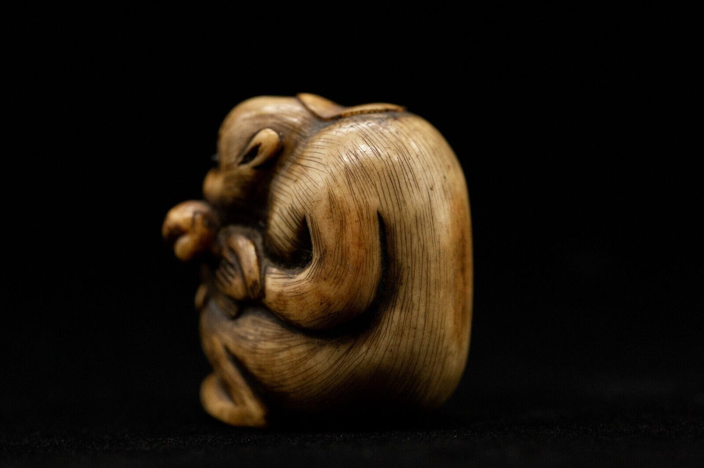 Stag Antler NETSUKE Monkey has baby Japanese Edo - Meiji Antique Vintage