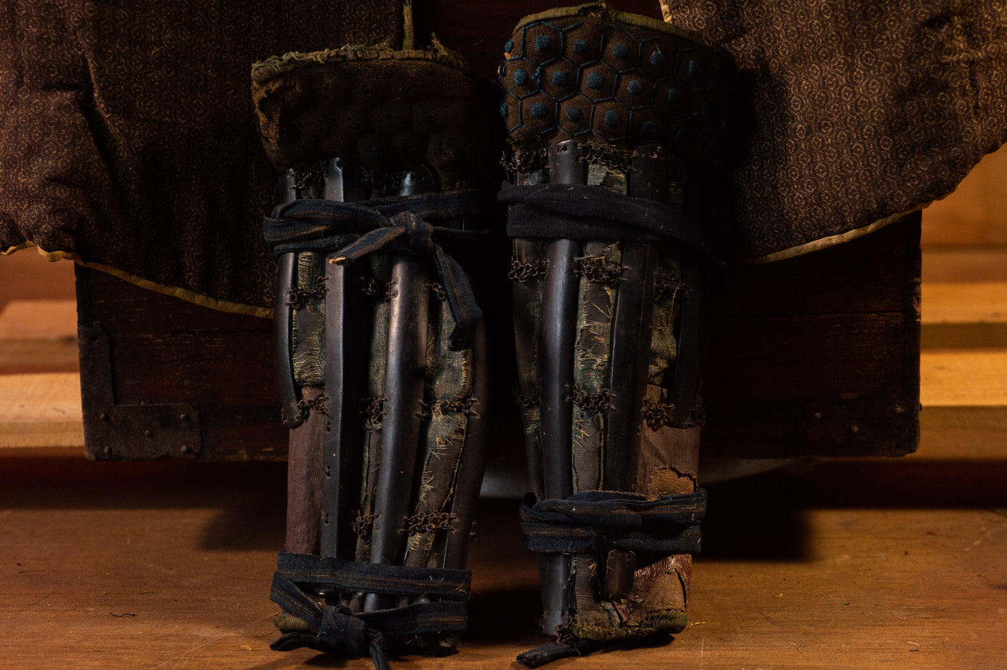 Genuine Samurai Armor Life Size Yoroi w/chest Edo Period Japanese Antique Kabuto