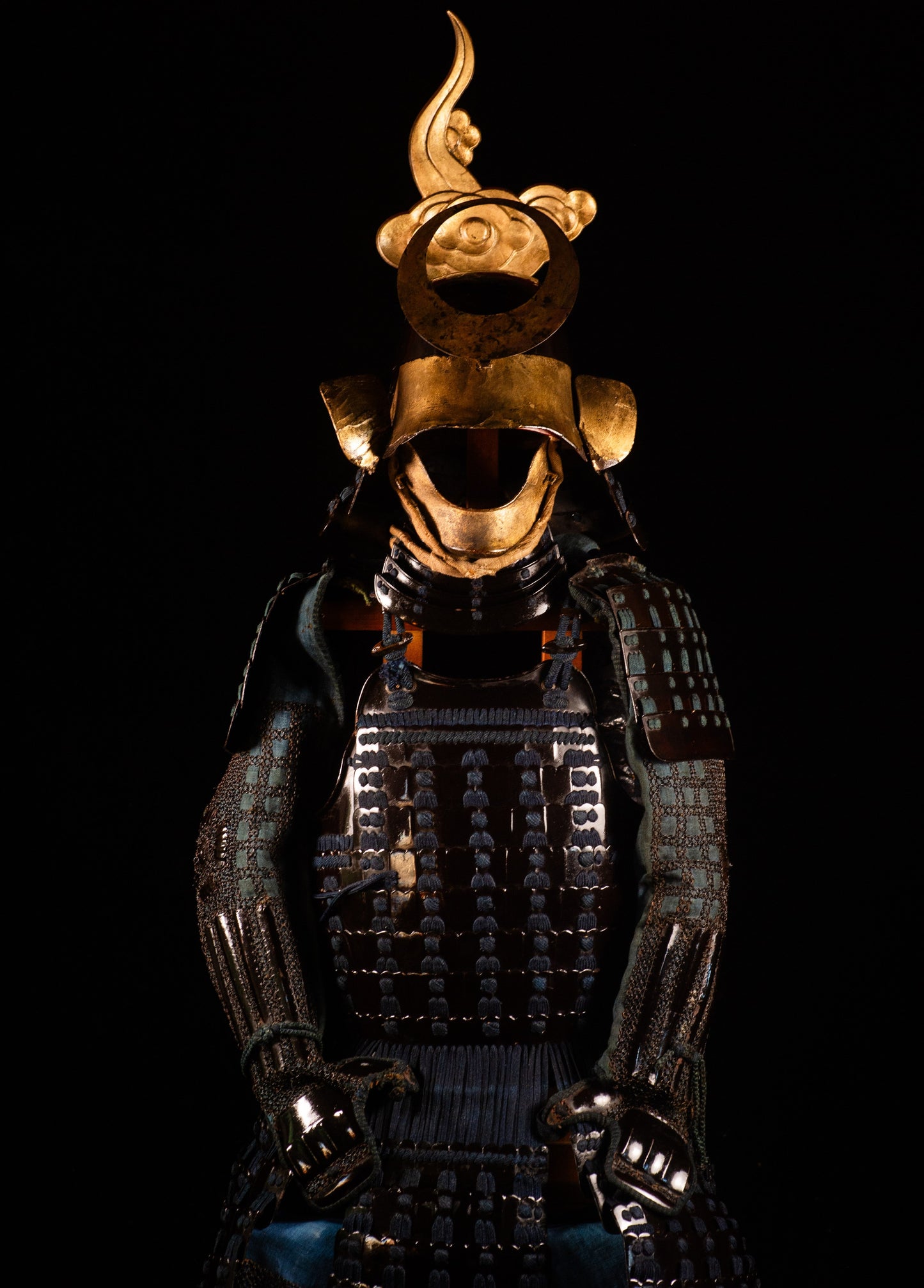 Genuine Samurai Armor Life Size Yoroi w/chest Edo Period Japanese Antique 39