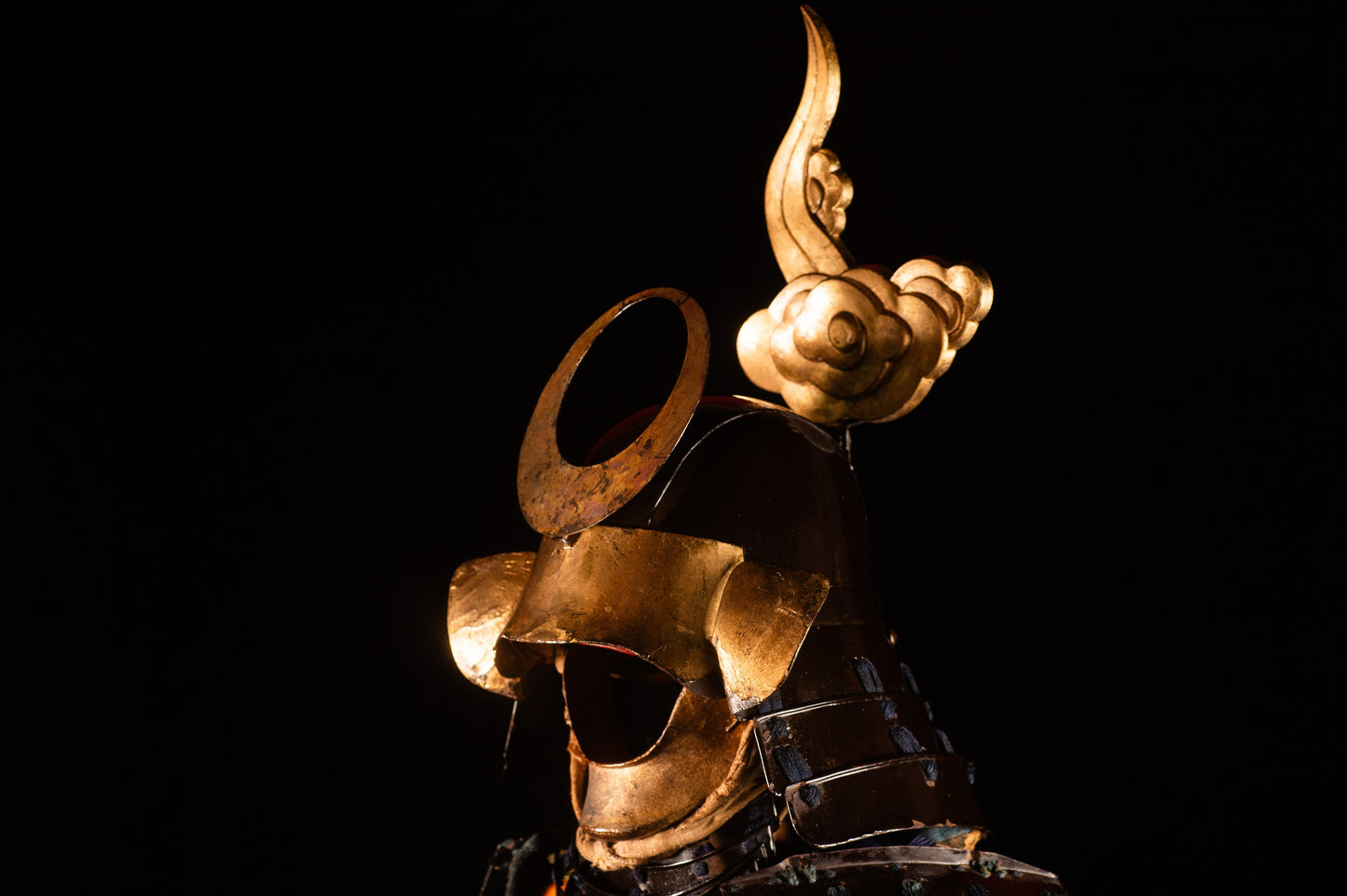 Genuine Samurai Armor Life Size Yoroi w/chest Edo Period Japanese Antique 39