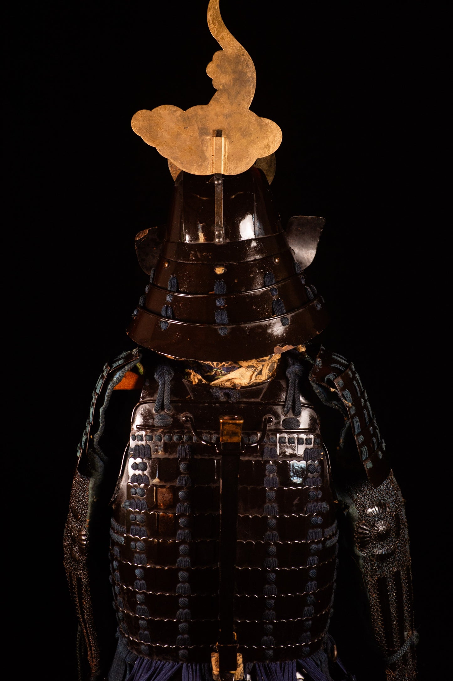 Genuine Samurai Armor Life Size Yoroi w/chest Edo Period Japanese Antique 39
